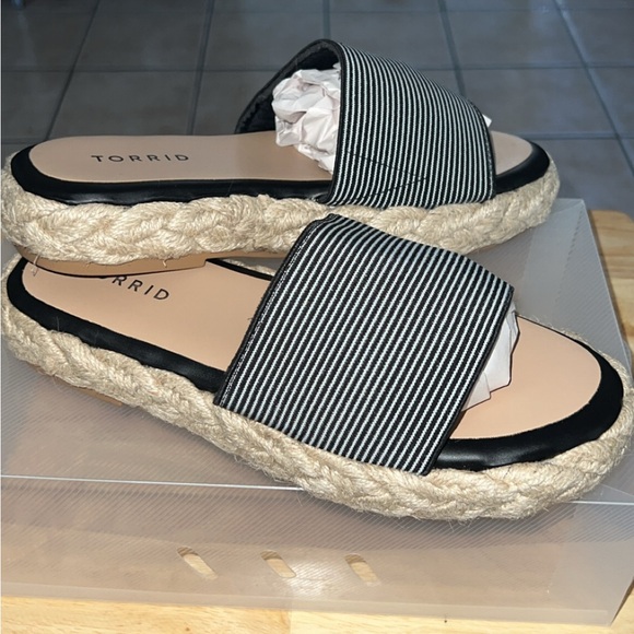 Torrid- Single Band Platform Slide (8WW) - Picture 9 of 12